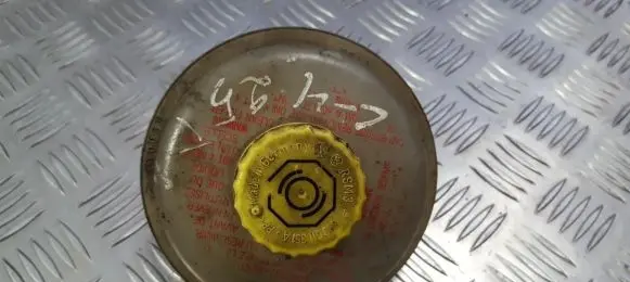 Brake fluid reservoir