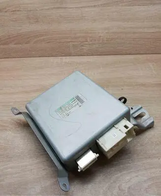 Toyota Avensis T270 Power steering control unit/module 8965005100