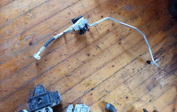 Nissan Leaf II (ZE1) Air conditioning (A/C) pipe/hose 4433101350 11B29