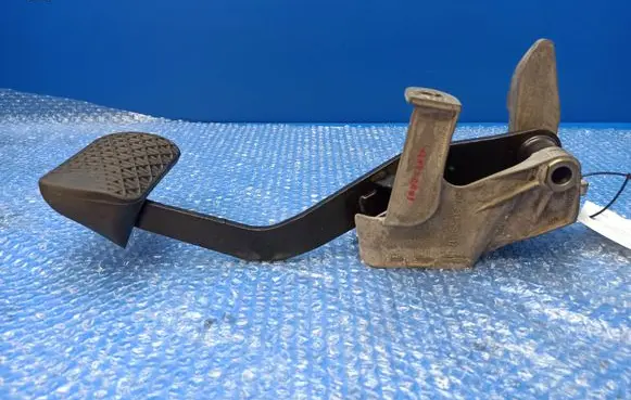 Mercedes-Benz CLS C219 Brake pedal A2112941701 1232910082