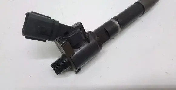 Volvo S60 Fuel injector 31405404