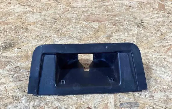 Porsche Macan (95B) Tailgate/boot lid lock trim 95B827520A