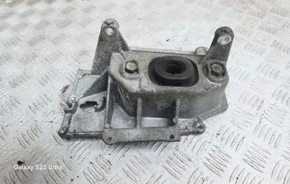 Nissan Juke I F15 Engine mount bracket 11220ED50A