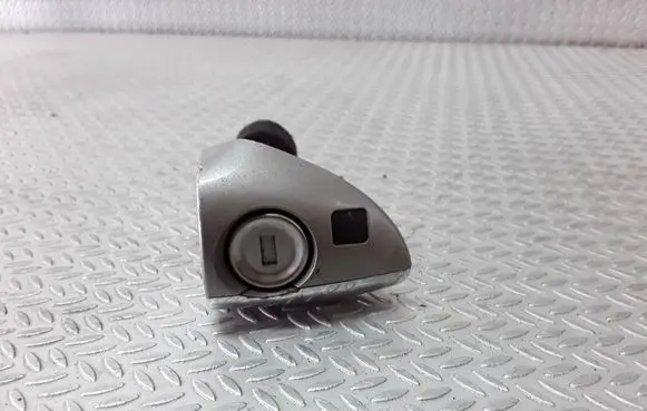 Mercedes-Benz C W203 Front door lock (next to the handle) 