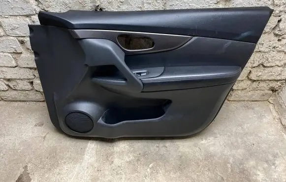Nissan X-Trail T32 Front door card panel trim