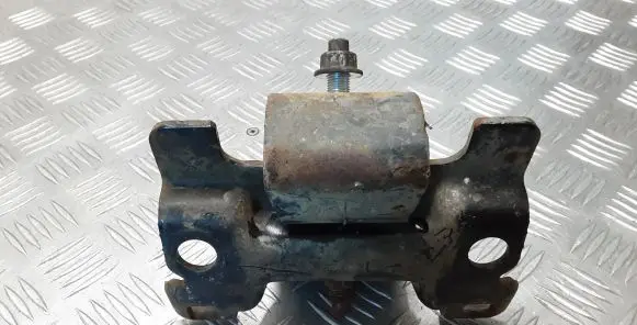 Nissan Navara D23 Engine mount bracket