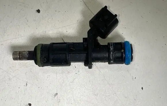 Dodge Durango III Fuel injector 05281568AA