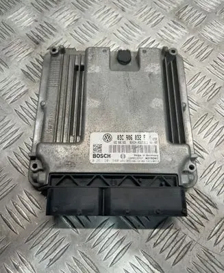 Volkswagen Touran I Engine control unit/module 03C906032F