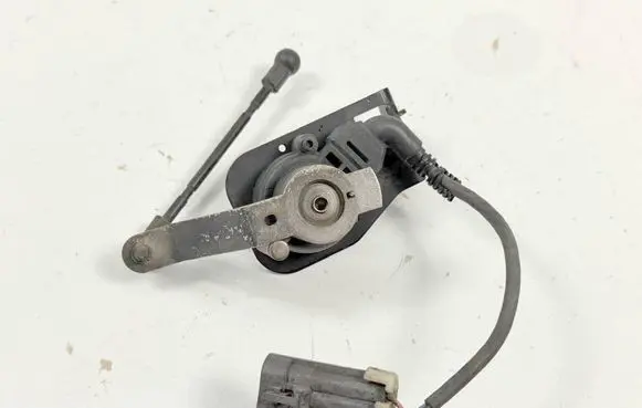 Cadillac Escalade Front height sensor lever 22175443