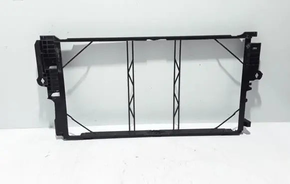 Volvo XC90 Radiator mount bracket 313387421