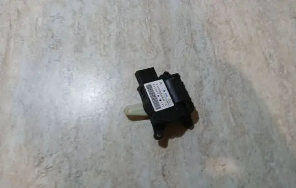 Nissan Leaf II (ZE1) Air flap motor/actuator T1008566R