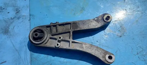 Volvo S80 Engine mounting bracket