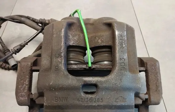 BMW X5 F15 Front brake caliper 90353052