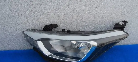 Hyundai i20 Active Headlight/headlamp 92101C8000