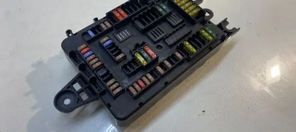 BMW 1 F20 F21 Fuse module 9261111 730085 106887