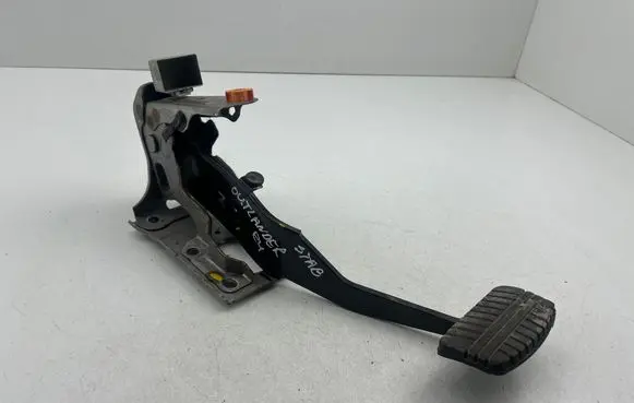 Mitsubishi Outlander Brake pedal 