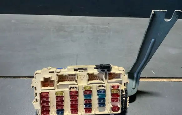 Nissan X-Trail T30 Fuse module 