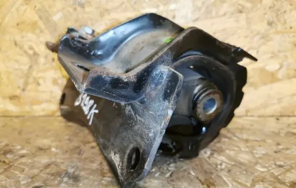Toyota Corolla Verso AR10 Engine mount bracket