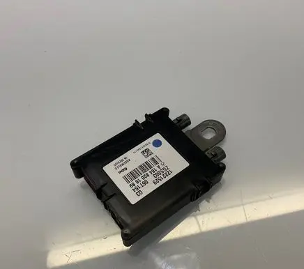 Mercedes-Benz R W251 Aerial antenna amplifier A1648201689 12221529 ZGS003