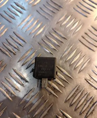 Mercedes-Benz C W203 Other relay A0025421319 V23134B52X336