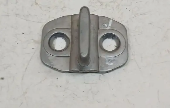 Chrysler Sebring (JS) Front door lock loop/hook striker