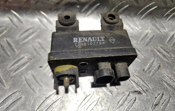 Glow plug pre-heat relay