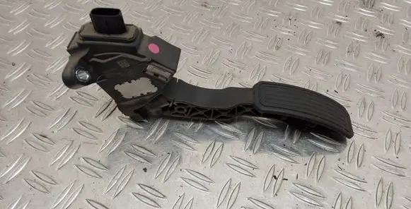 Toyota Avensis T270 Accelerator throttle pedal 7811002021