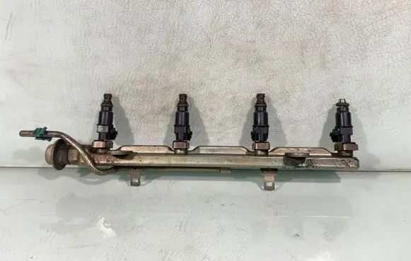 Honda CR-V Fuel main line pipe