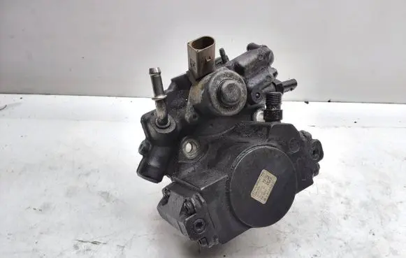 Mercedes-Benz E W212 Fuel injection high pressure pump A6510702601
