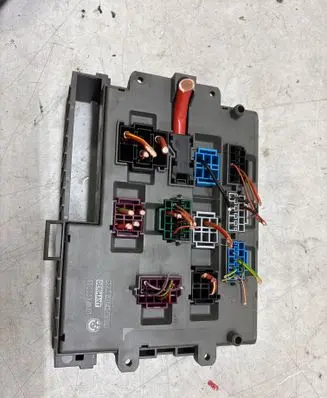 BMW X1 E84 Fuse module 10688710