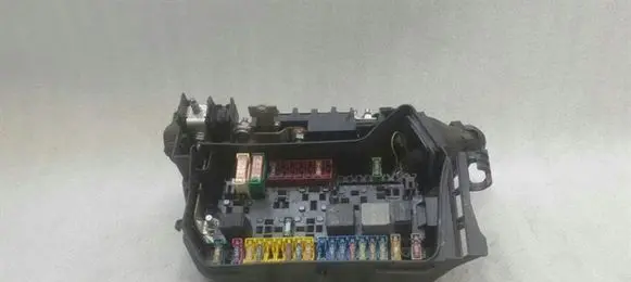 Mercedes-Benz A W176 Fuse module A2465403803