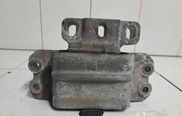 Volkswagen Jetta V Engine mount bracket 1K0199555