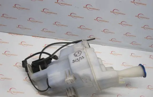 Hyundai i30 Windshield washer fluid reservoir/tank 98610A6010 98610A6000
