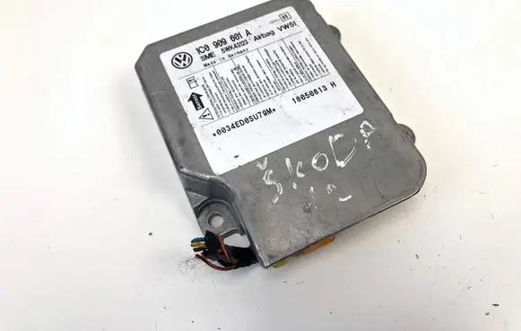 Skoda Fabia Mk1 (6Y) Airbag control unit/module 1C0909601A 5WK43123 18050813