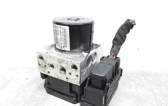 Volvo V70 ABS Pump 31261142