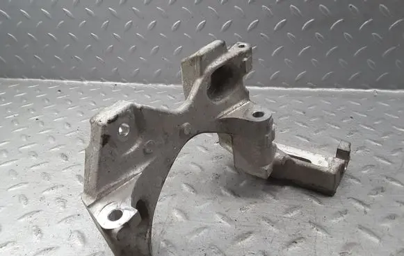 Nissan Note (E12) Engine mounting bracket DNED5