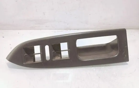 Volkswagen Touran I Front door window switch trim 1T1867371H