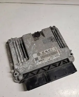 Volkswagen Golf VI Engine control unit/module 03C906027G 03C906027F 0261S04348
