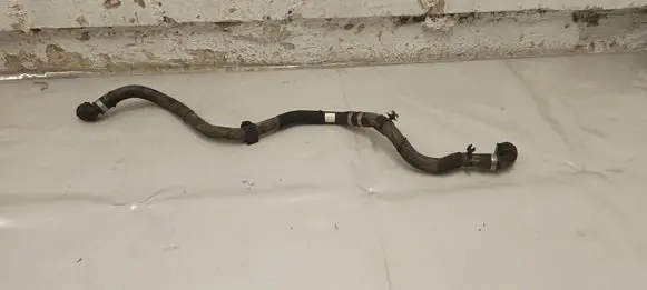 Engine coolant pipe/hose