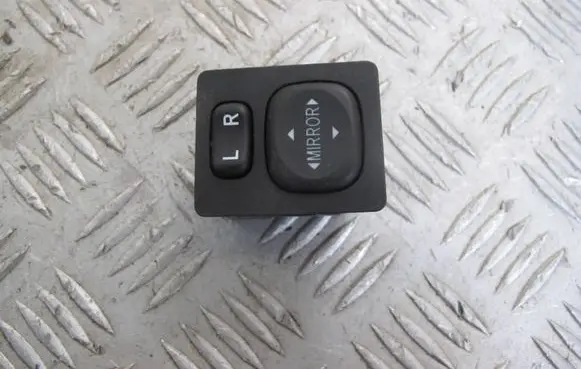 Toyota Auris E180 Wing mirror switch PRZYCISKREGULUSTER