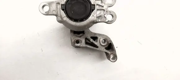 Nissan Qashqai Engine mount bracket