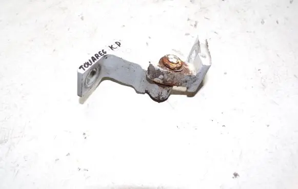 Volkswagen Touareg II Front door upper hinge