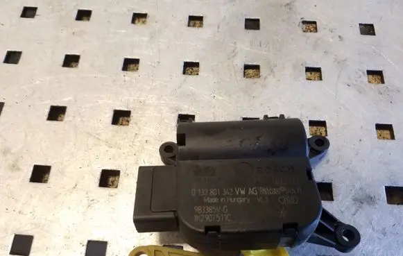 Volkswagen Scirocco Air flap motor/actuator 1K2907511C
