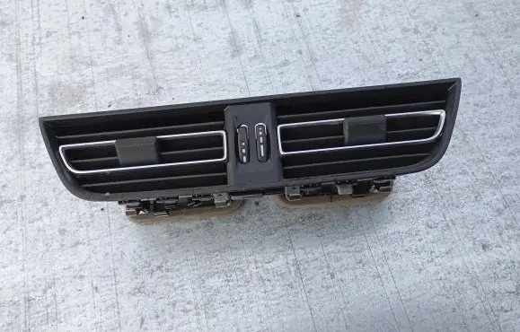 Porsche Macan (95B) Dash center air vent grill 95B819110D