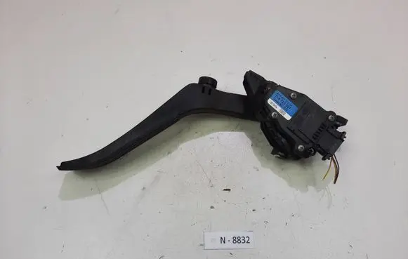 Volkswagen Touareg I Accelerator throttle pedal 7L6723507