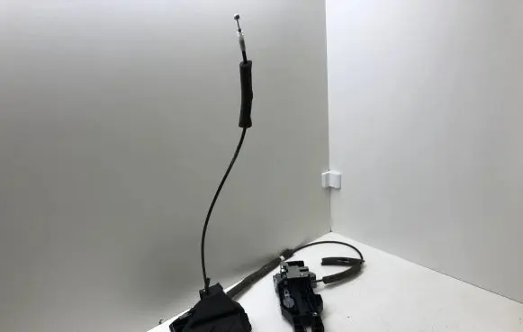 Nissan Juke I F15 Front door lock