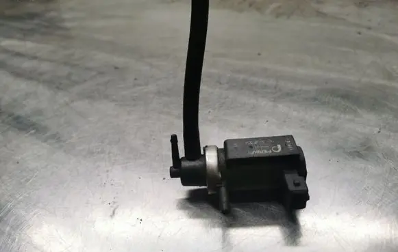 Audi A4 S4 B5 8D Turbo solenoid valve 8D0906627 72190332