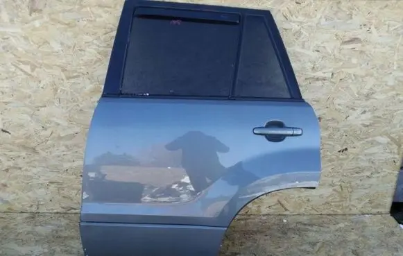 Suzuki Grand Vitara II Rear door