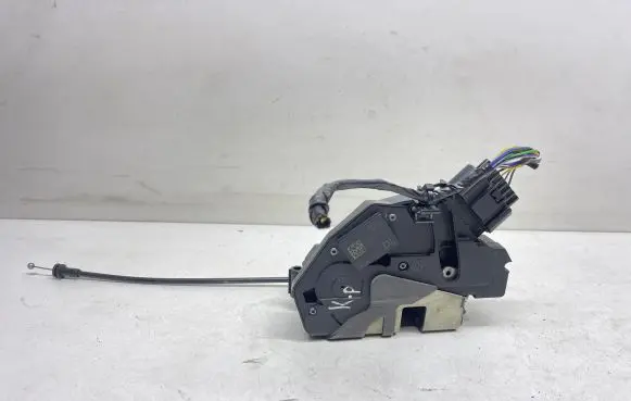 Volvo V60 Front door lock 31301738