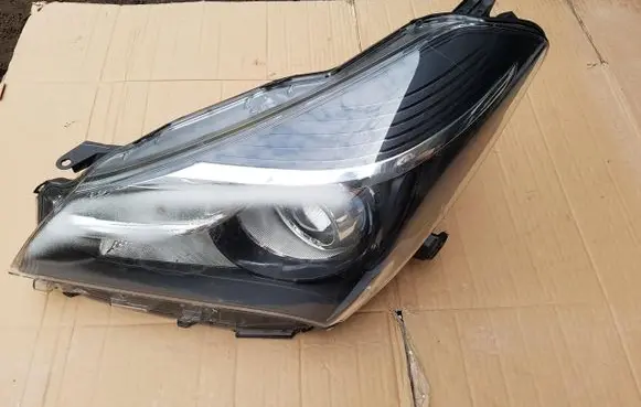 Toyota Avensis T270 Headlight/headlamp